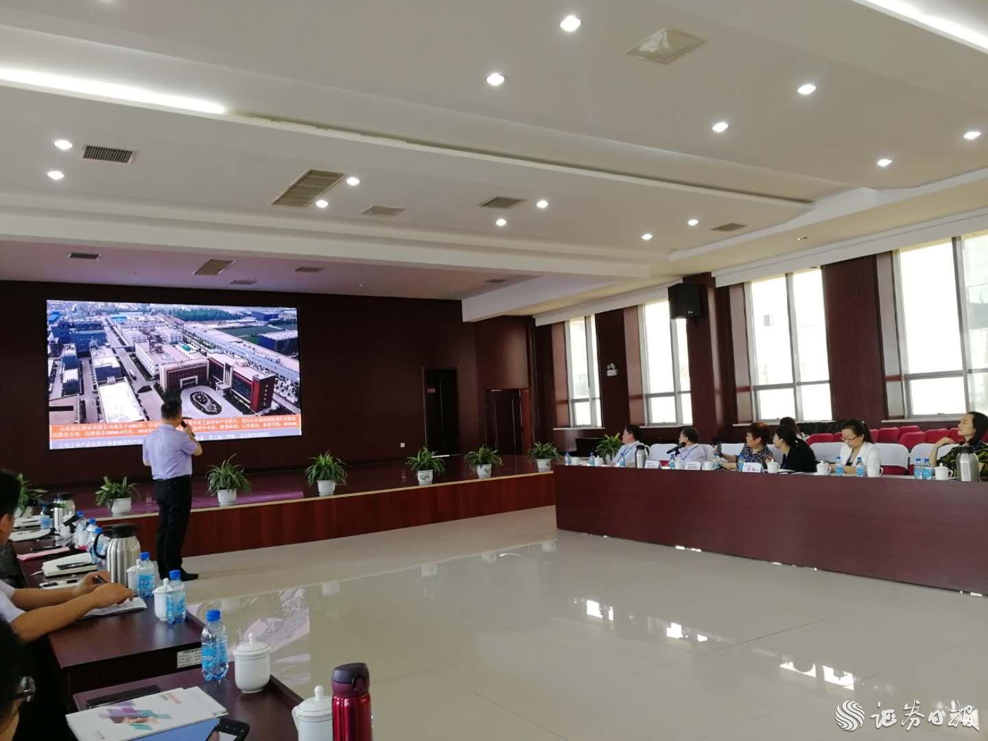 山東-2-山東證監(jiān)局組織開展“走進(jìn)身邊上市公司”活動來到山東赫達(dá) 王僖 攝.jpg